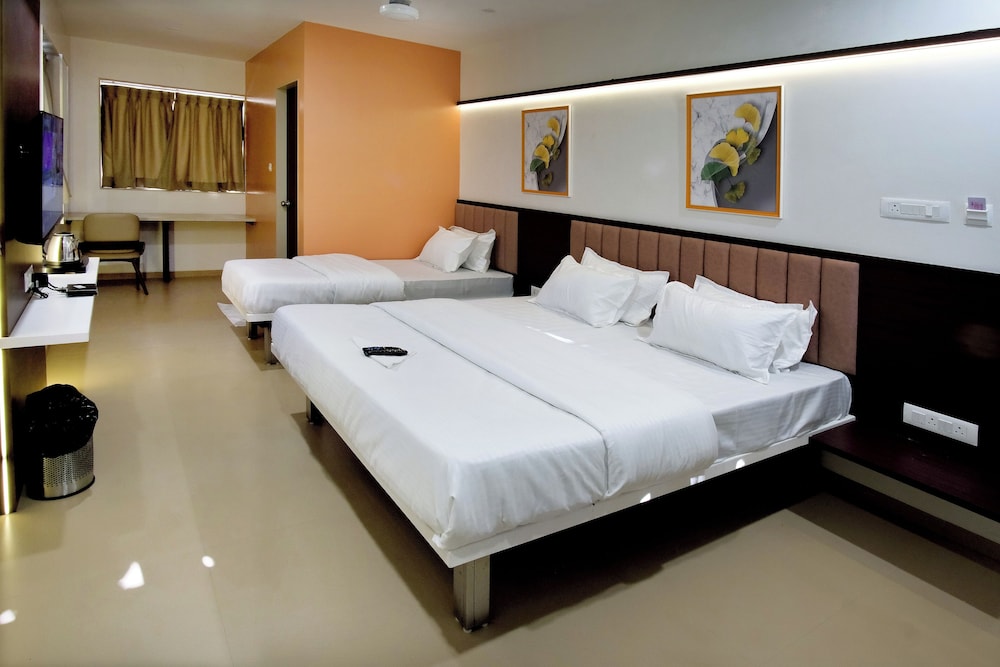 Deluxe Triple Room photo 2