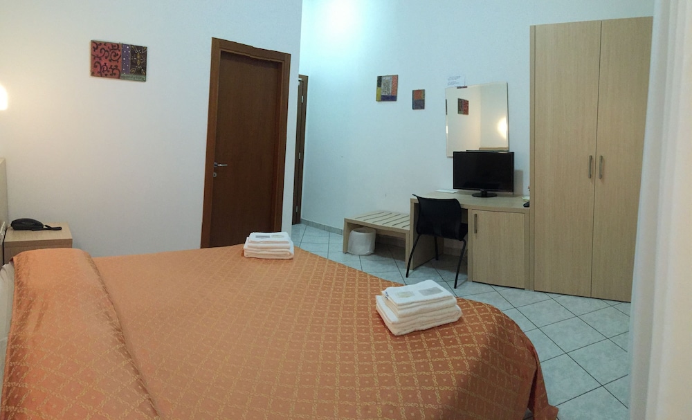 Double Room, 1 King Bed photo 3