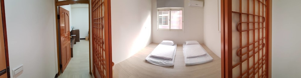 Family Quadruple Room, Multiple Beds, Non Smoking photo 3