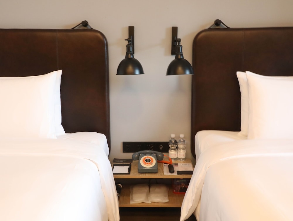 Room, 2 Twin Beds, City View - Photo 11