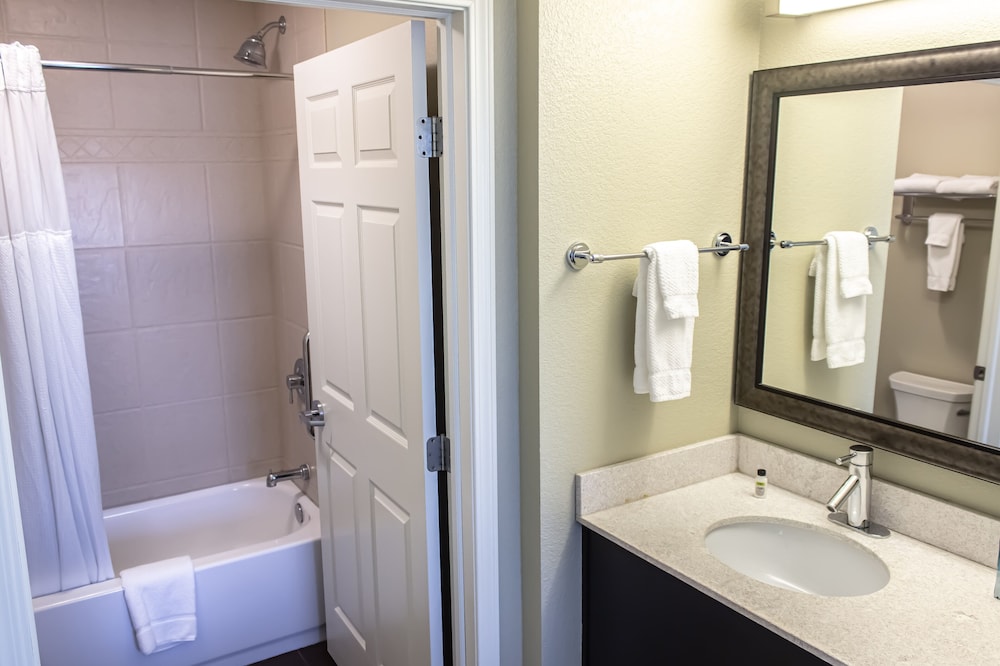 Studio Suite, 1 Queen Bed, Accessible, Kitchen (Communications) - Photo 6
