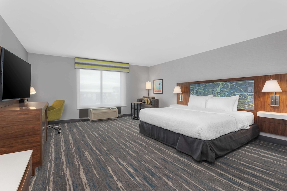 Room, 1 King Bed, Accessible, Non Smoking - Photo 3