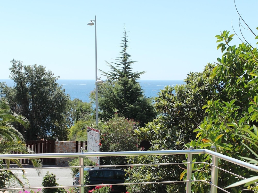 Standard Apartment, Private Bathroom, Sea View photo 3