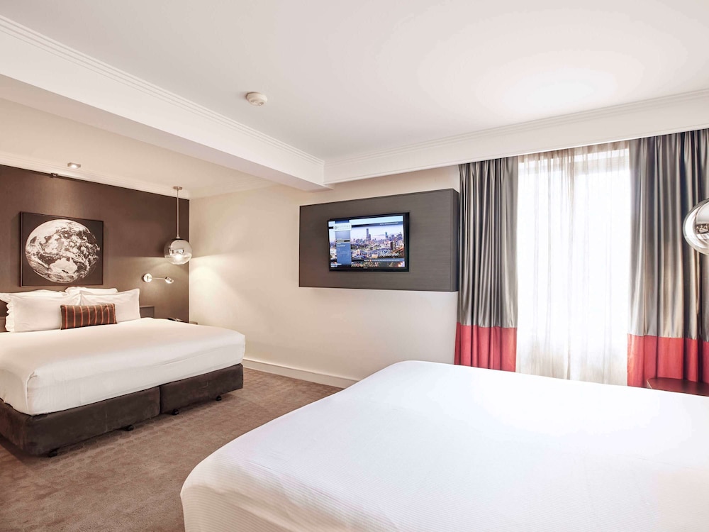 Deluxe Suite (1 Queen Bed 2 Single or 2 King) - Photo 7