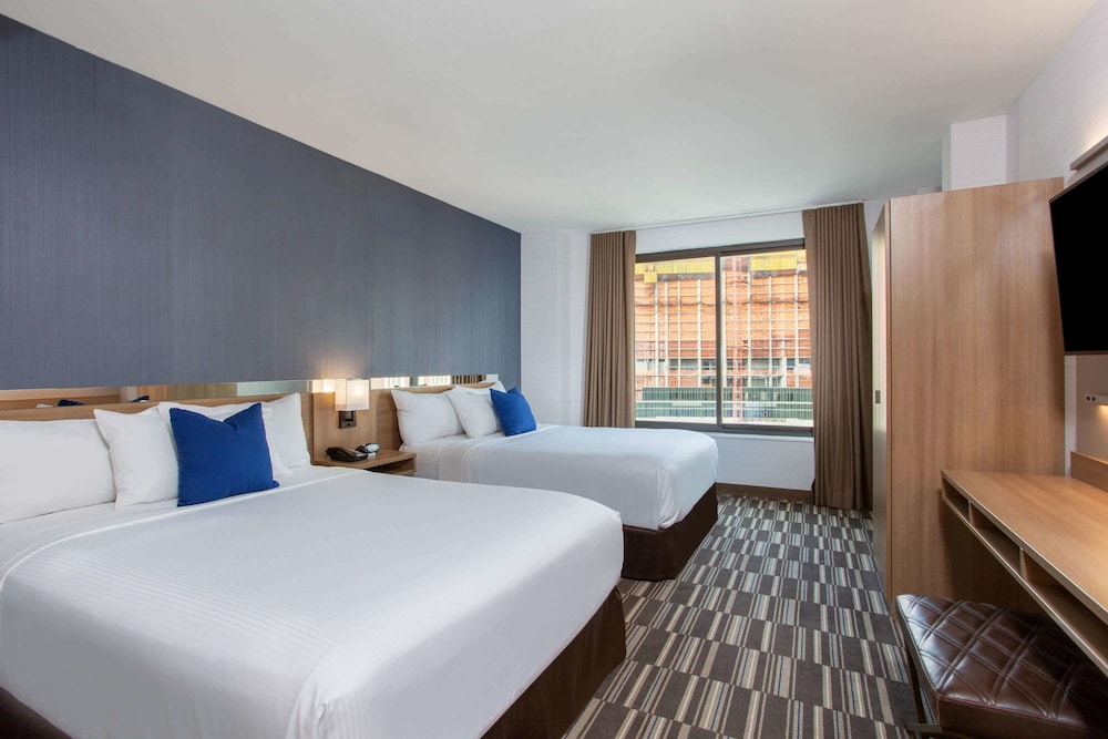 Room, 2 Queen Beds, Non Smoking photo 3