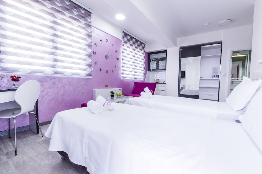 Studio Apartment with Balcony photo 1
