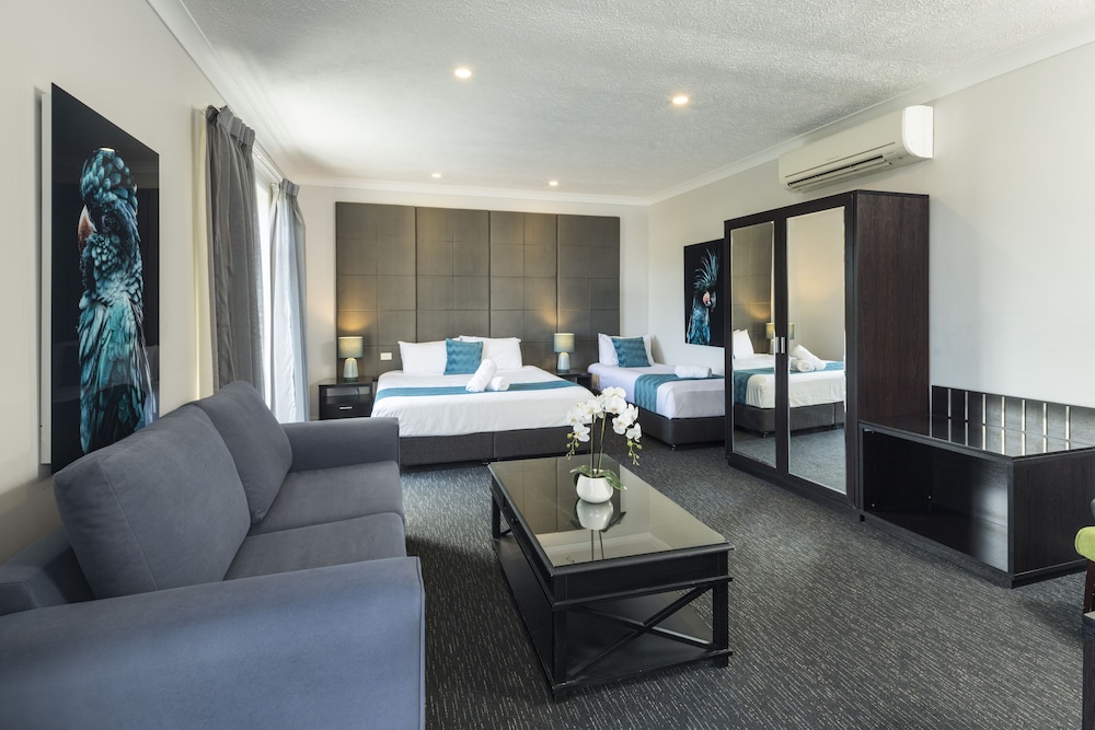 Deluxe Studio Suite, Multiple Beds