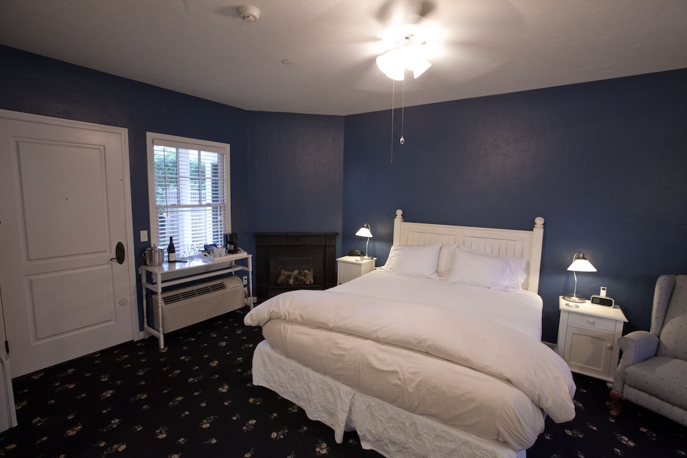 Premium Room, 1 King Bed, Non Smoking photo 2