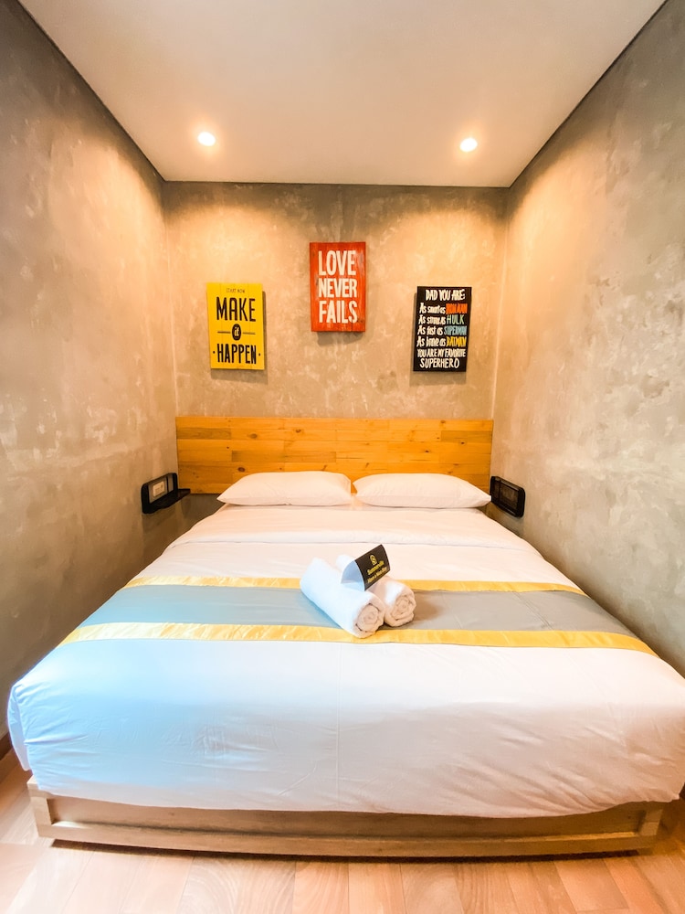 Deluxe Double Room - Photo 21