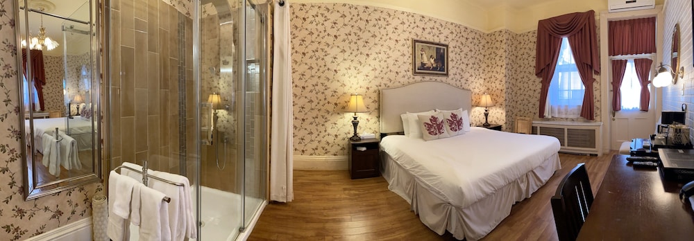 Superior Room, 1 King Bed, Terrace thumbnail 5