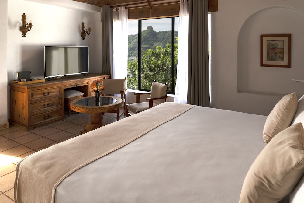 Romantic Suite with a Bathtub - Photo 12