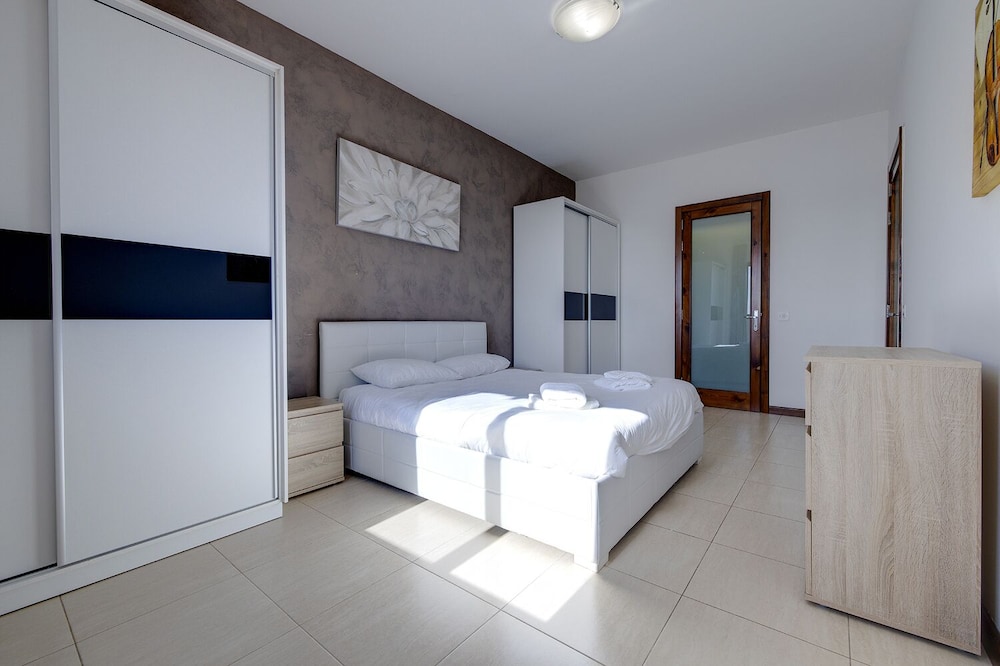 Apartment (3 Bedrooms)