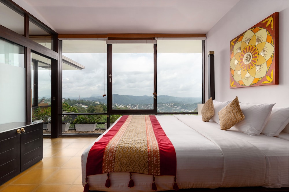 Panoramic Mountain View Penthouse (Jacuzzi) - 10% off on Cocktails & Selected Wines & Sauna Access