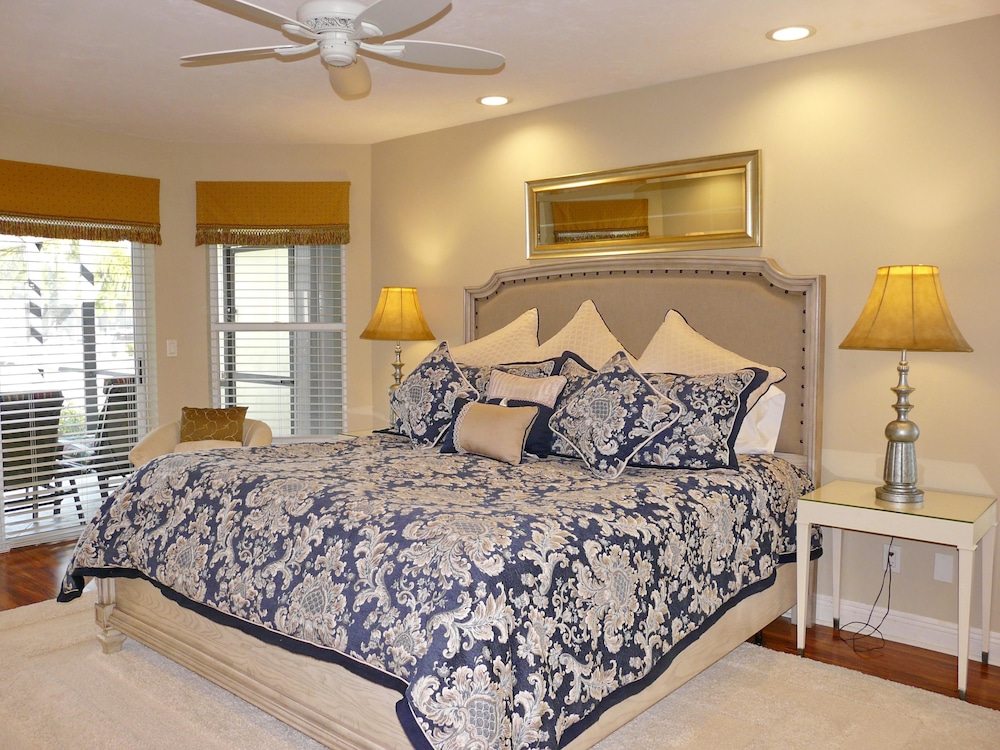 House, Multiple Beds (910 Olive Court) photo 1