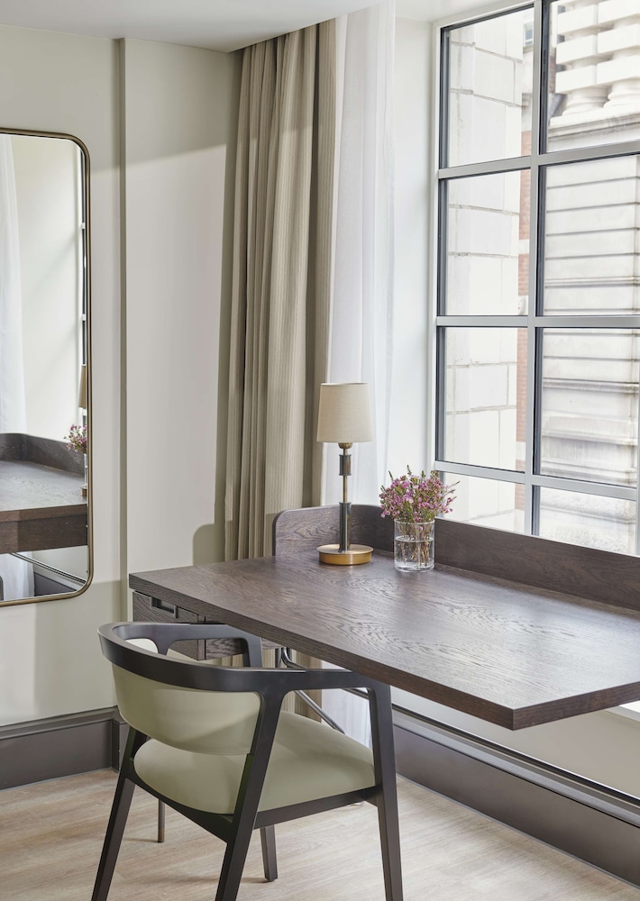 Suite (Regency, High Street View)