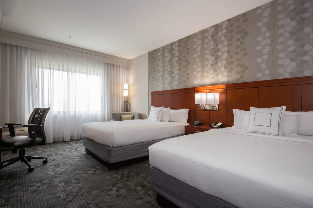 Room, 2 Queen Beds - Photo 1