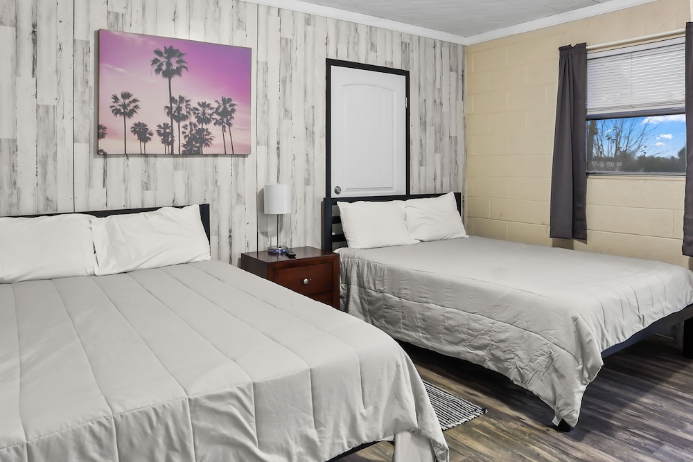 Basic Room, 2 Queen Beds photo 1