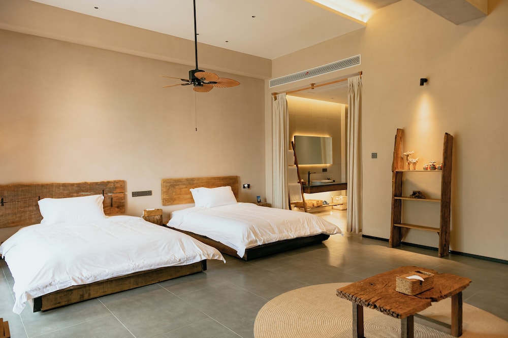 Elite Twin Room, Patio, Mountain View
