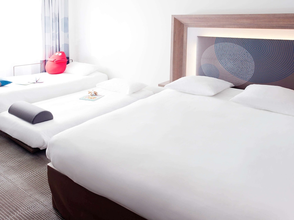 Superior Room, 1 Queen Bed With Sofa Bed - Photo 2