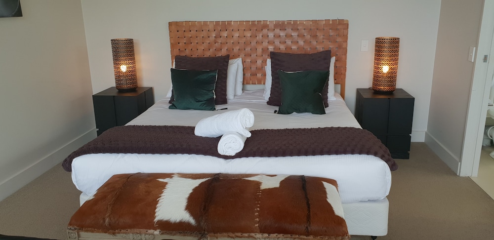 Retreat Studio Apartment photo 2