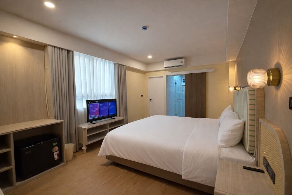 Deluxe Double Room, 1 King Bed, Balcony