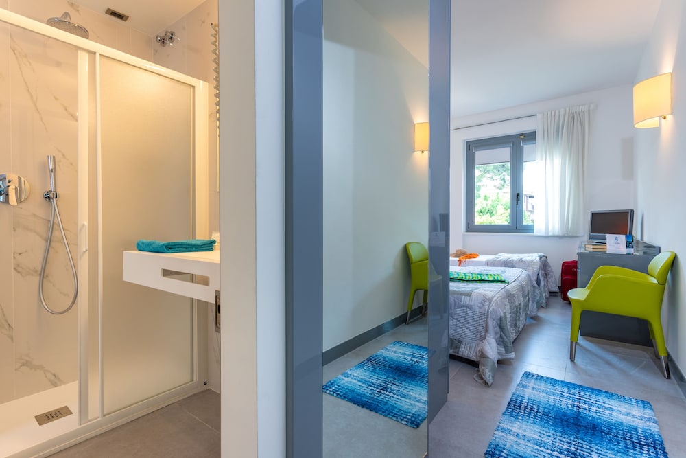 Economy Double Room, 1 Queen Bed