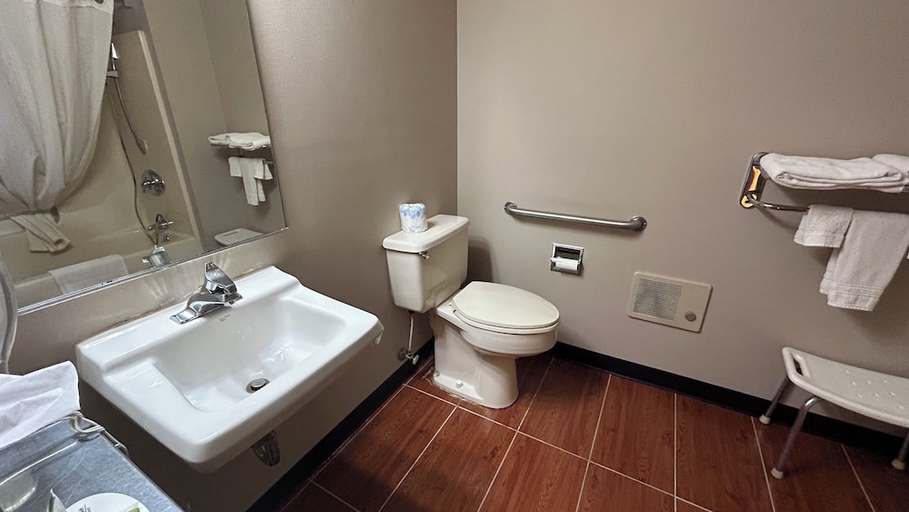 Room, 1 Queen Bed, Accessible, Non Smoking (Mobility Accessible) - Photo 5