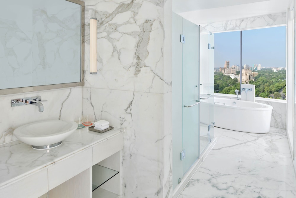 Executive Suite, 1 Bedroom - Photo 9