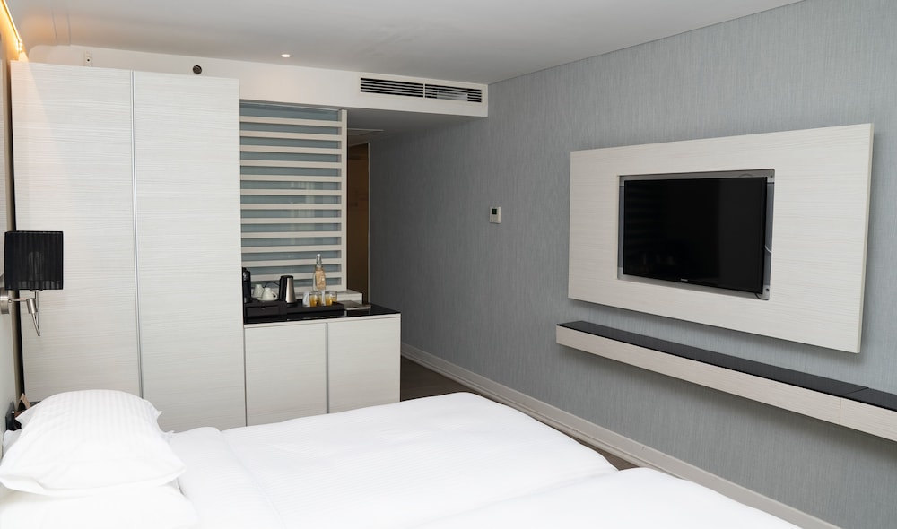 Superior Room, 1 King Bed, Garden View