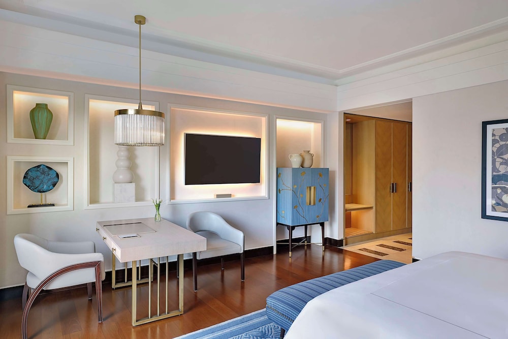 Premier Room, 1 Double Bed (Botanical View)