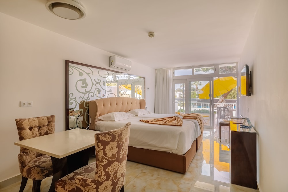 Deluxe Room, Terrace Sea or Pool View ( 2 Pax) - Photo 3