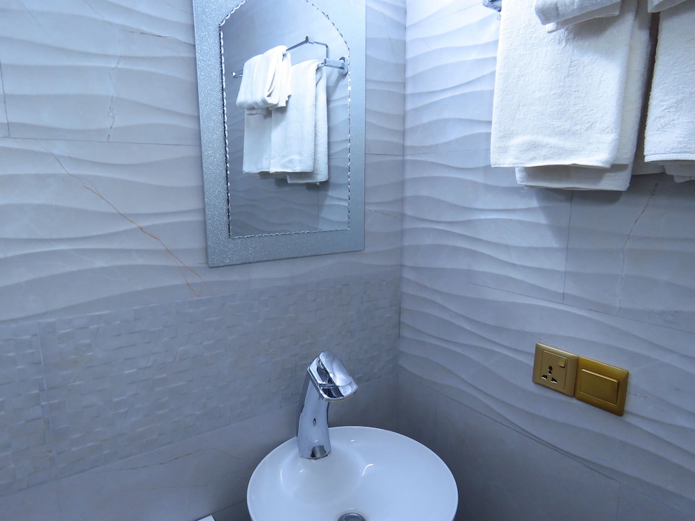 Standard Double Room - Photo 4