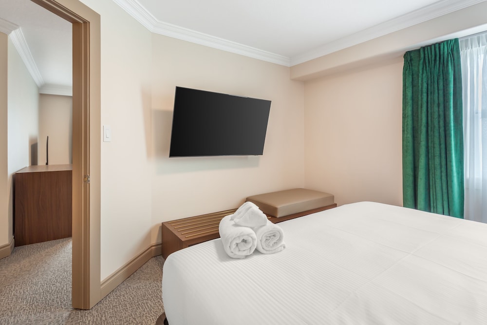 Suite, 1 King Bed, Non Smoking photo 2