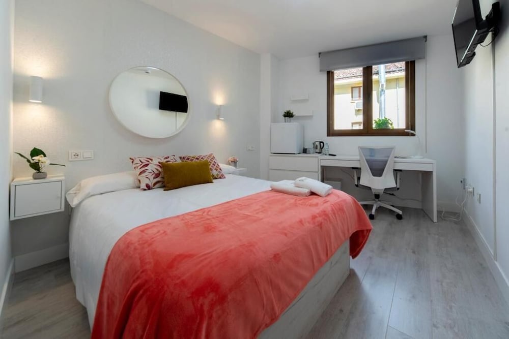 Double Room, 1 Queen Bed photo 3