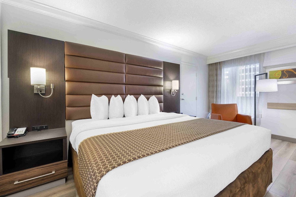 Standard Room, 1 King Bed, Non Smoking - Photo 3