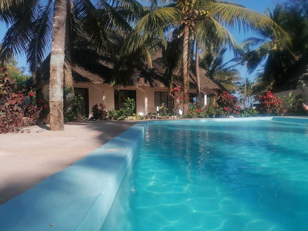 Standard Room, Pool View photo 1