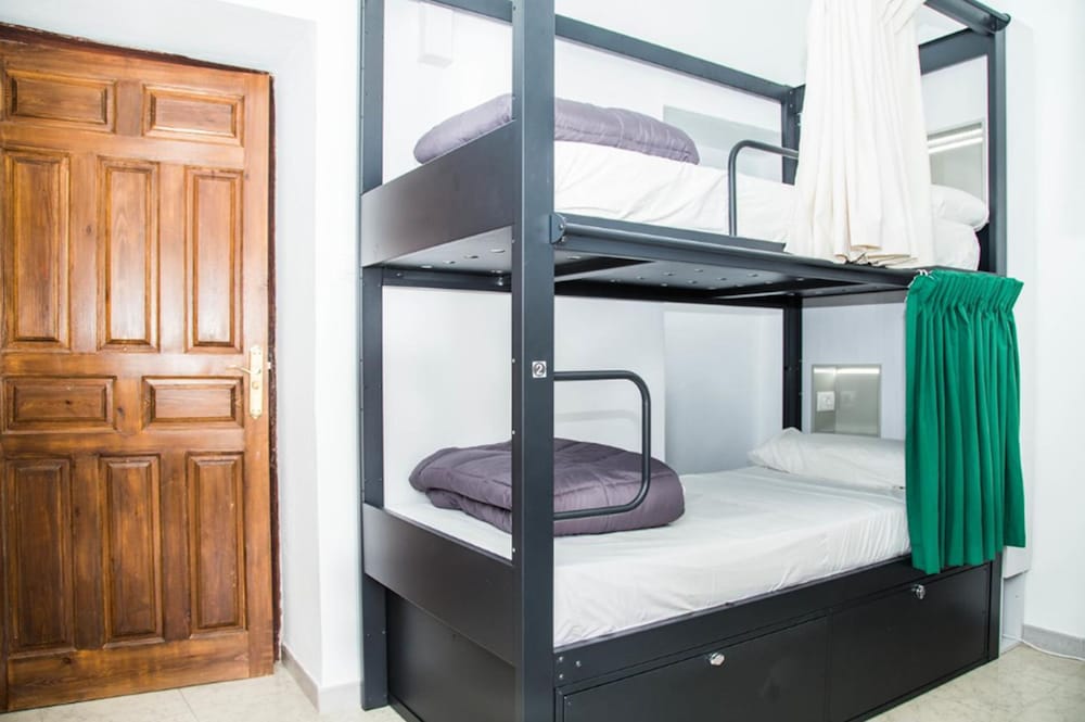 Dormitorio compartido, solo mujeres, baño compartido (1 cama en un dormitorio compartido de 4 camas solo para mujeres)