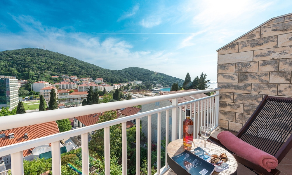Apartment (Two Bedroom Apartment with Terrace an)