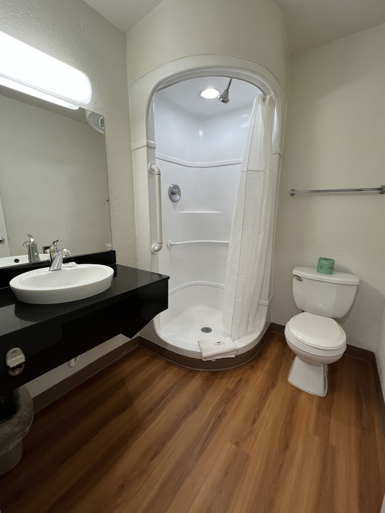 Standard Room, 2 Double Beds, Smoking, Refrigerator & Microwave photo 2