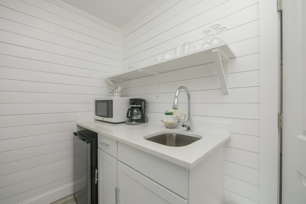 Suite - Photo 12