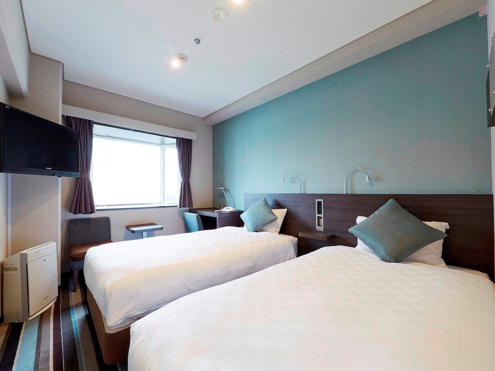 Twin Room - Non-Smoking with Lounge Access & Complimentary Light Breakfast Included photo 1