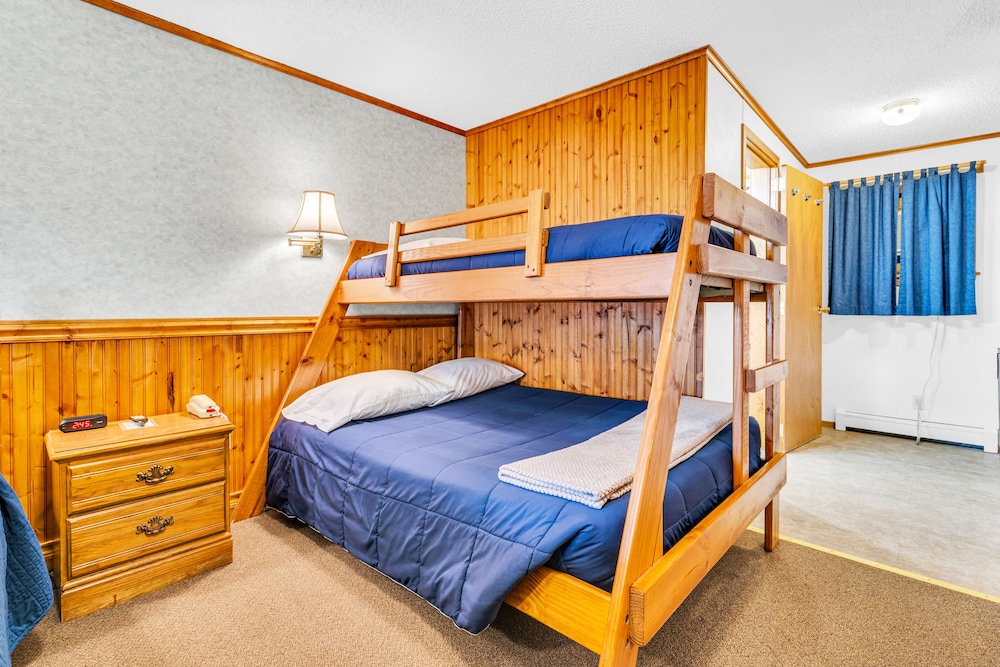 Deluxe Queen Room Standard photo 3
