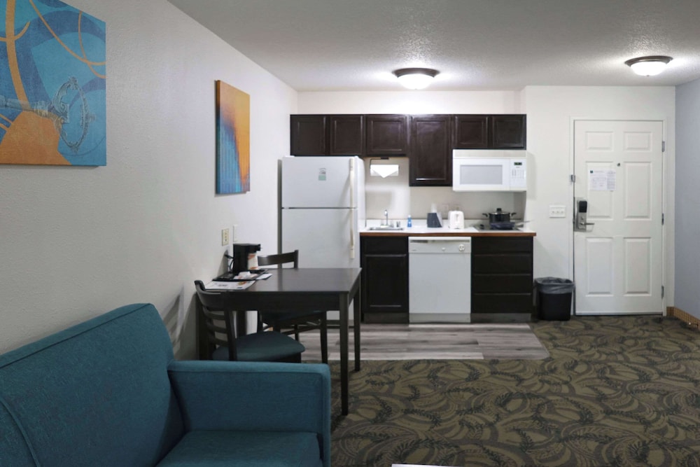 Basic Suite, 1 King Bed with Sofa bed, Non Smoking - Photo 13