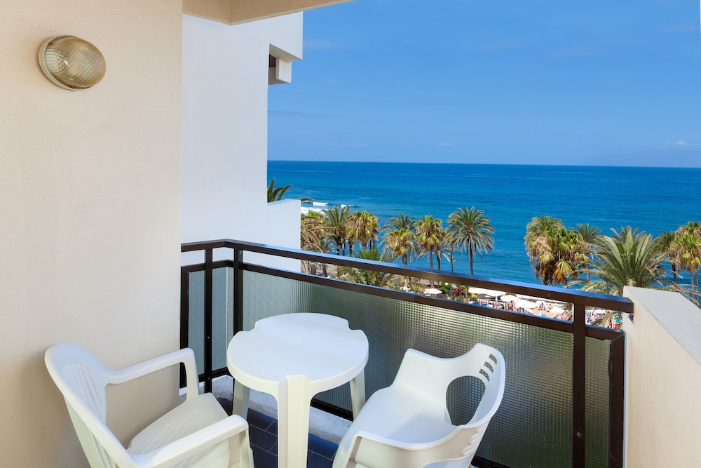 Standard Triple Room, Oceanfront (2 Adults + 1 Child) thumbnail 5