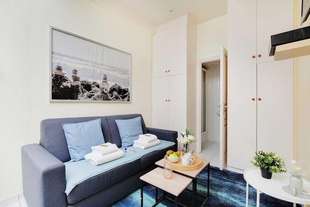 Apartment photo 2