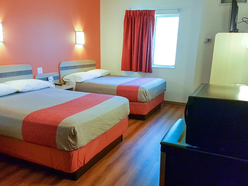 Standard Room, 2 Double Beds, Non Smoking photo 2