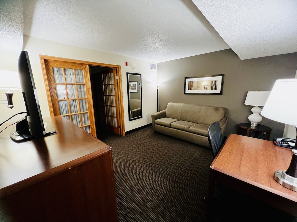Suite, 1 King Bed, Non Smoking photo 1
