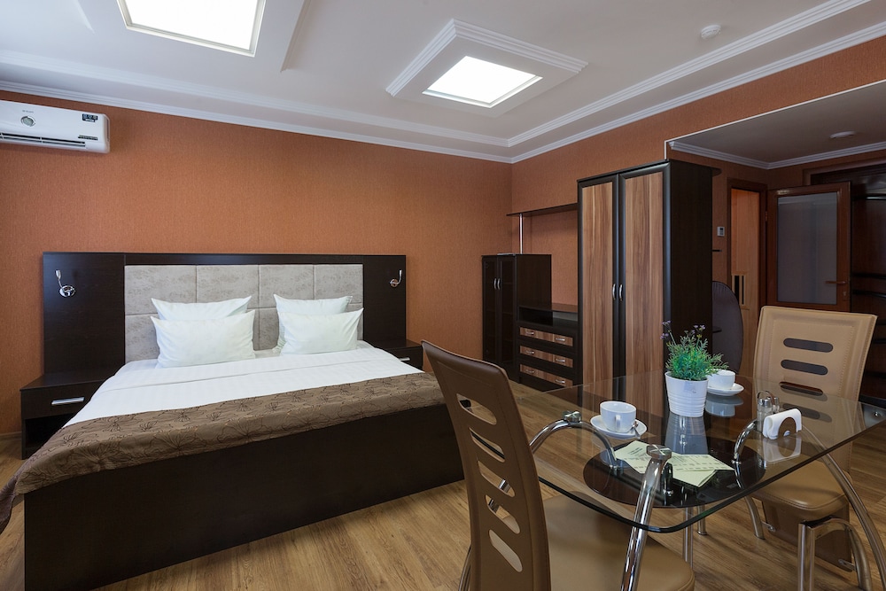Double Room (semi-suite 303) photo 1