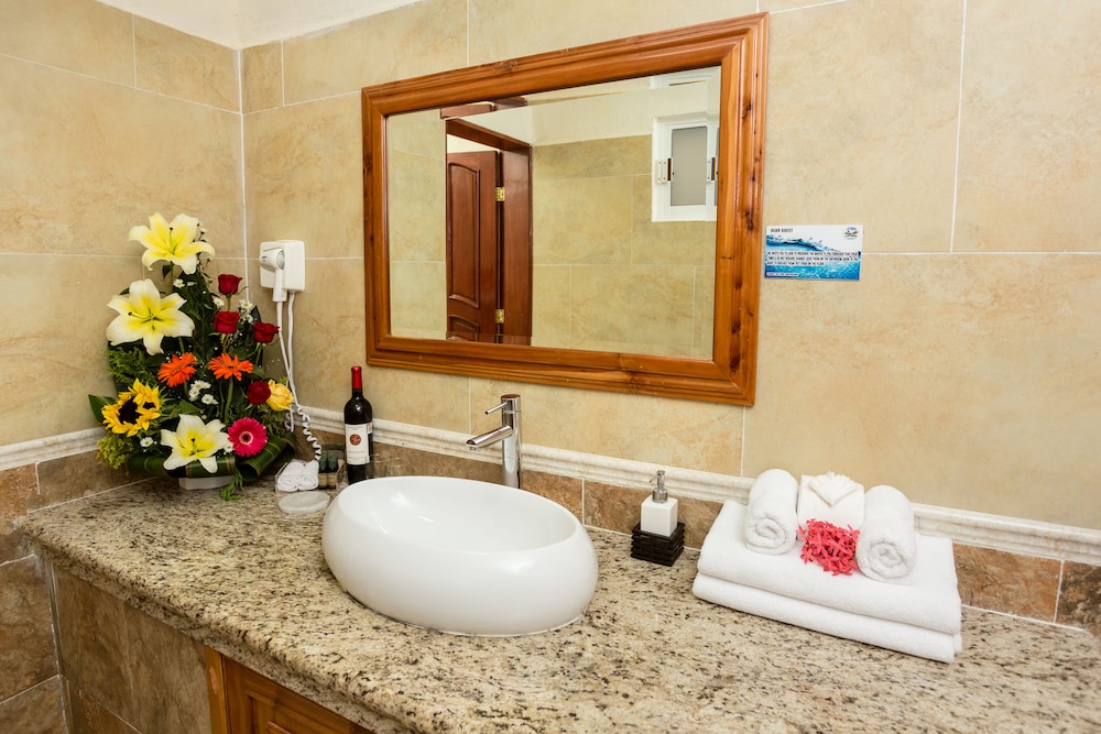 Suite, 2 Queen Beds, Garden View (with shared terrace) photo 3