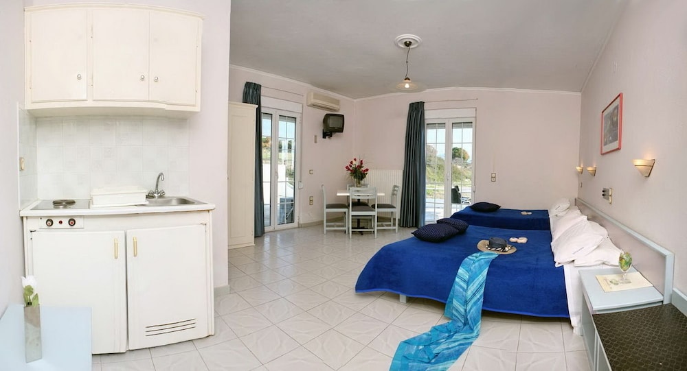 Standard Triple Room photo 2